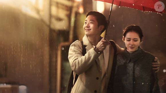 'Something in The Rain': uma mulher na casa dos 30 anos se apaixona pelo irmão mais novo de sua melhor amiga, mas o romance enfrenta preconceitos familiares e sociais