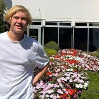 8 hectares de campus, mais de 1.900 alunos e valor anual de R$ 760 mil: conheça o internato de luxo na Suíça onde estuda filho de Adriane Galisteu, Vittorio, 15 anos; fundada há quase 7 décadas, escola é uma das mais caras do mundo