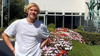 8 hectares de campus, mais de 1.900 alunos e valor anual de R$ 760 mil: conheça o internato de luxo na Suíça onde estuda filho de Adriane Galisteu, Vittorio, 15 anos; fundada há quase 7 décadas, escola é uma das mais caras do mundo
