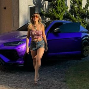 Deolane Bezerra tem vida de luxo: mansões, carros milionários e vasto número de bolsas de grife