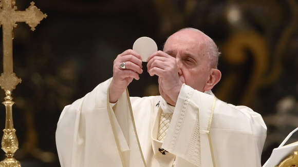 Nem chocolate, nem pizza: jornal italiano diz que a comida do Conclave é 'parecida com a de hospital' por motivo importante. Entenda!