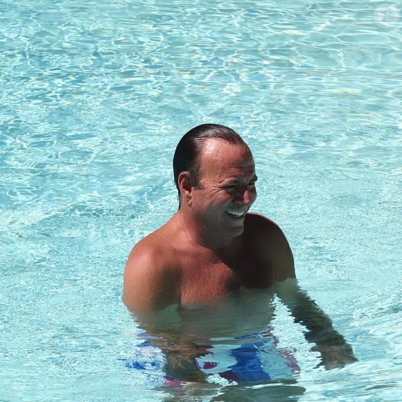 Julio Iglesias quebrou o silêncio após as denúncias de abuso sexual contra duas ex-funcionárias jovens