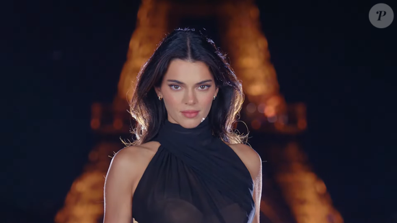 Kendall Jenner abriu o Le Défilé 2026, da L’Oréal Paris, durante a Semana de Moda de Paris, segundo a informação fornecida sobre a apresentação. O evento reuniu nomes internacionais e brasileiras como Taís Araujo, Anitta, Liniker e Bella Campos. De acordo com a psicóloga Leticia Martín Enjuto, o cérebro forma impressões sociais em poucos segundos, mas a primeira olhada não é suficiente para determinar quem alguém realmente é