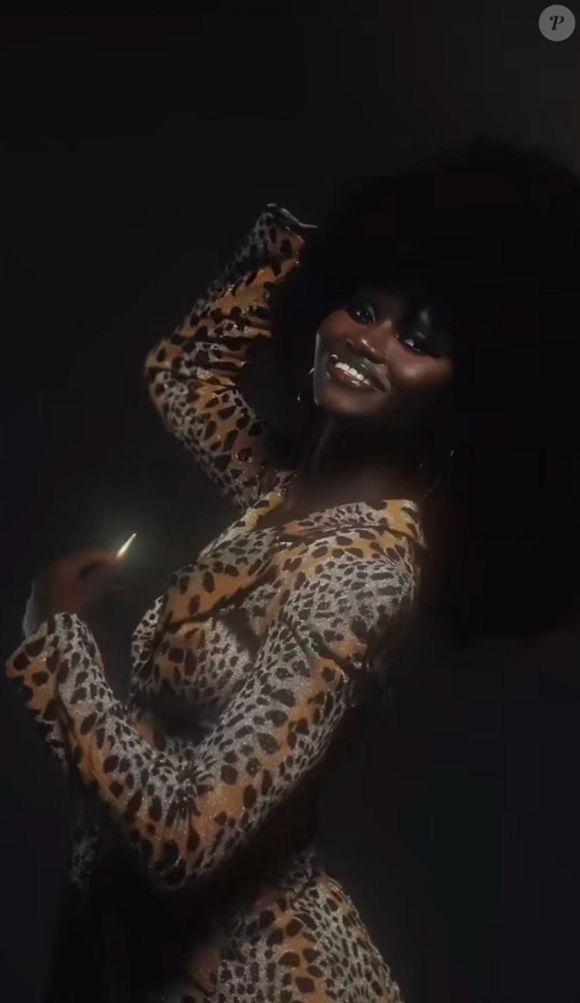 A entrada do Baile da Vogue será transmitida ao vivo nas redes sociais da revista, permitindo que o público acompanhe todos os detalhes desse evento exclusivo.