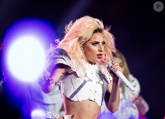 Alimentação equilibrada de Lady Gaga prioriza ingredientes naturais e energia para performance, segundo entrevistas do chef à imprensa internacional