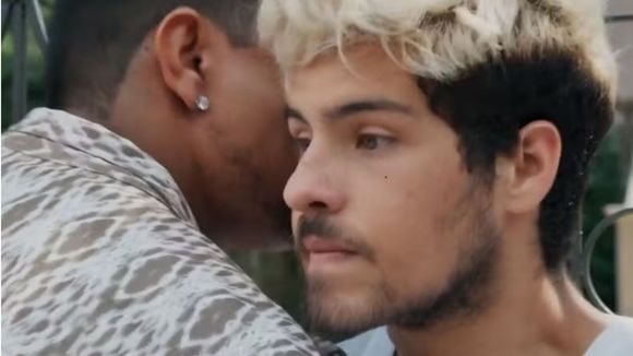 Qual é o valor da dívida de Raul em 'Três Graças'? Filho de Arminda poderia dar entrada em apartamento para morar com Joélly e o bebê que esperam