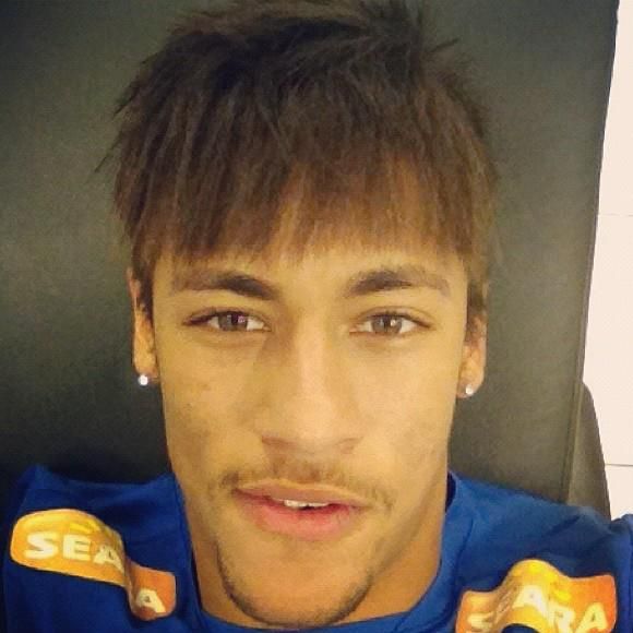 Cabelos de Neymar viraram febre e foram replicados em todo o Brasil