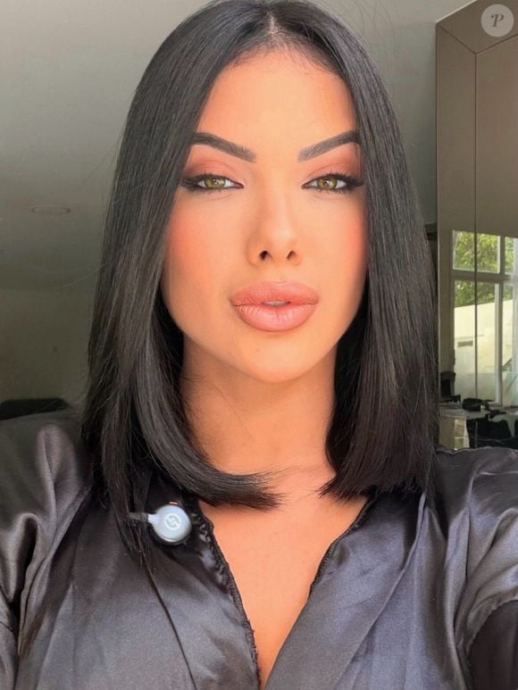 Além de Thomaz Costa, a modelo e influenciadora Emily Araújo também pediu intervenção e alegou um suposto golpe de Lula nas urnas