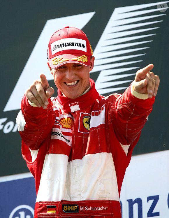Família mantém absoluto sigilo sobre o estado de saúde de Schumacher. Viagem por motivo familiar reacende especulações sobre sua condição.