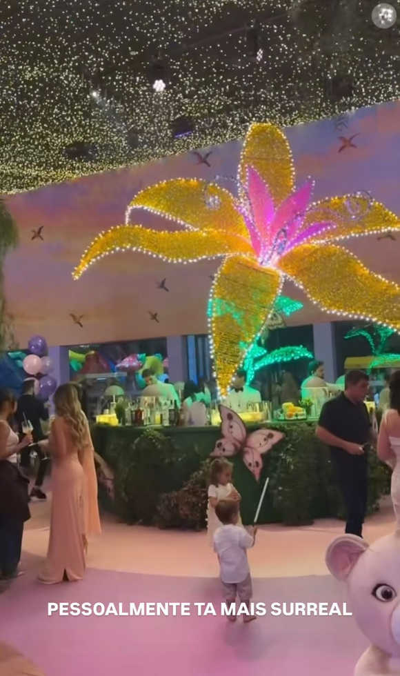 A Casa VF recebeu uma decoração temática para o aniversário de Maria Flor, que completou 4 anos em 22 de outubro de 2026. A festa inspirada em 'Enrolados' contou com castelos, vegetação cenográfica, flores em tons pastel, esculturas dos personagens e cenários que remetem ao universo da Disney