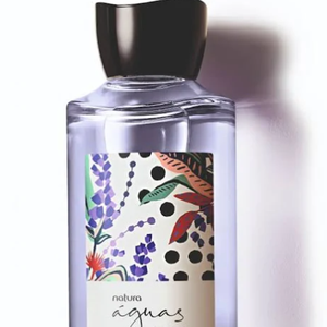 A colônia Natura Águas Lavanda, voltada para o público feminino, traz uma sensação relaxante, proporcionando bem-estar logo nas primeiras borrifadas.