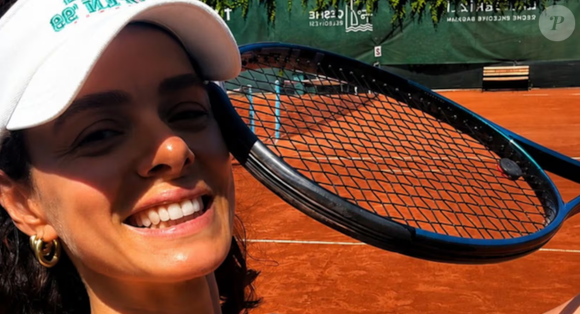 Özge Özpirinçci joga tênis nas horas vagas