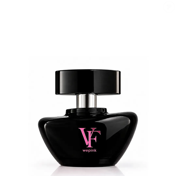 Vanilina, creme de baunilha, madeira cashmere, ládano, fava tonka, âmbar e musk completam as notas de fundo do lançamento criado para os cinco anos da Wepink