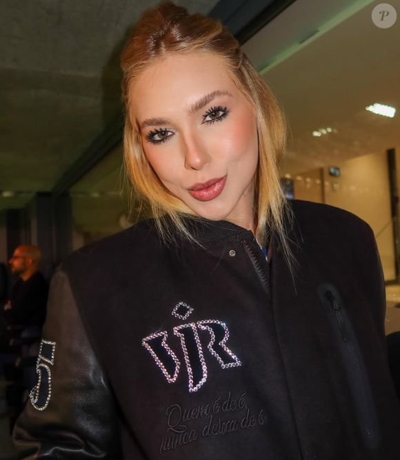 Virgínia Fonseca chama atenção no Estádio Bernabéu com jaqueta personalizada para assistir a Vini Jr. em confronto entre Real Madrid e Getafe