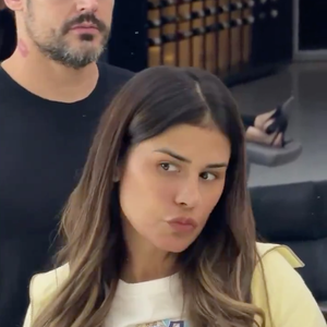 Em um vídeo feito por um cabeleireiro, Simone Mendes apareceu mostrando o cabelo, mas foi o nariz que roubou a cena