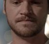 Pedro (Emilio Dantas) bate em Afonso (Caio Paduan) ao achar que ele tem um caso com Livia (Alinne Moraes) em 'Além do Tempo'