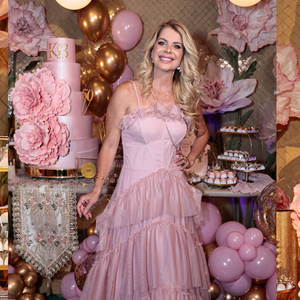 Vestido de princesa, flores gigantes e muito rosa: Karina Bacchi faz festa de 50 anos com ex-Tiazinha, ex-Ronaldinha e lançamento de revista evangélica; veja fotos