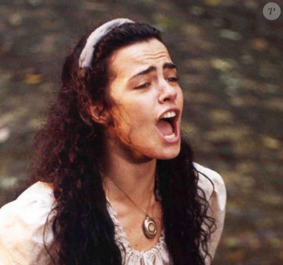 O camafeu acompanhou Giuliana praticamente durante toda a novela como símbolo de proteção e herança familiar