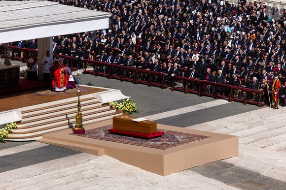 O funeral de Papa Francisco aconteceu neste sábado (26)