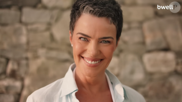 Para chegar aos 50 com beleza de sobra, Ana Paula Arósio também cuidou do seu corpo e pele com produtos especiais nos cabelos, protetor solar e muita água