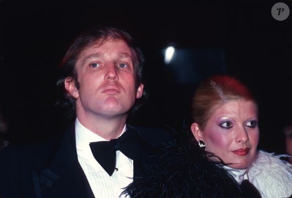 1980: Donald Trump e sua primeira esposa, Ivana Trump, no aniversário do advogado Roy Cohn