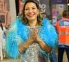 De vestido prateado e plumas azuis, Rosângela da Silva desfila pela Acadêmicos de Niterói no Carnaval 2026, enquanto Luiz Inácio Lula da Silva acompanha do camarote após orientação jurídica