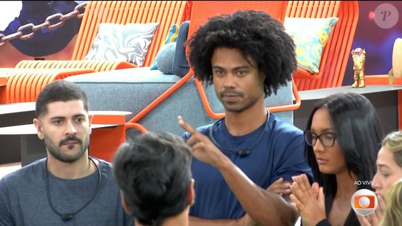 Nas redes sociais, muita gente criticou a escolha de Breno, questionando o motivo pelo qual o brother não tirou Jonas - um dos melhores nas dinâmicas da casa - das provas