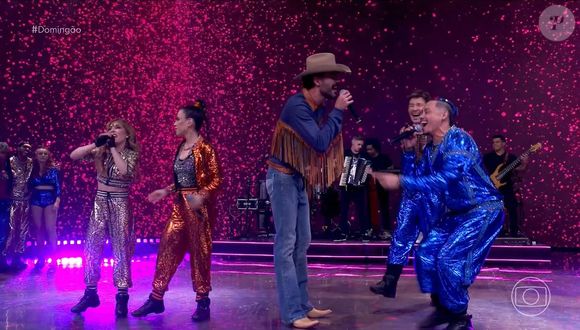 Participantes do 'Dança dos Famosos' se juntaram para cantar no final do 'Domingão'