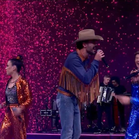 Participantes do 'Dança dos Famosos' se juntaram para cantar no final do 'Domingão'