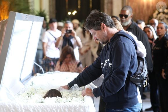 Corpo de Preta Gil é velado por Marcelo Serrado