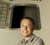 2008: em fotos oficiais da Space X, Elon Musk ainda mantinha a aparência mais jovial