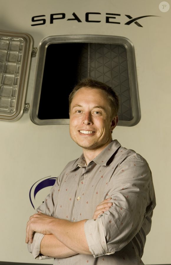 2008: em fotos oficiais da Space X, Elon Musk ainda mantinha a aparência mais jovial