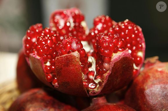 Na Grécia, existe um costume de quebrar uma romã na porta de casa na virada do ano