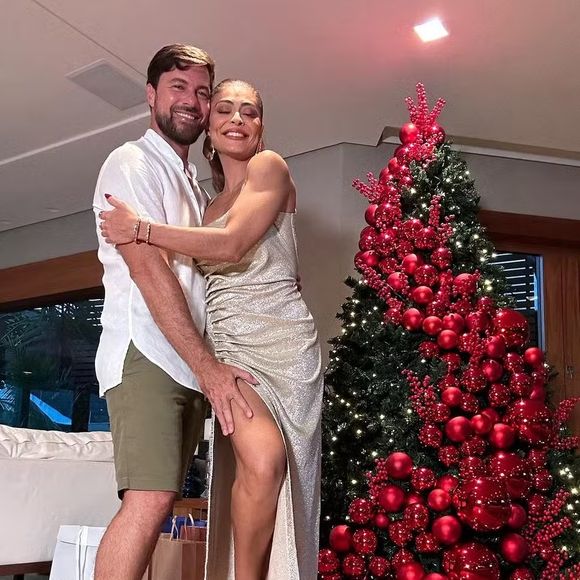 Essa lembra um pouco a do Alok, mostrada anteriormente na galeria, porém, ao invés de bolas douradas, Juliana Paes apostou na cor vermelha! Ficou um luxo, não é!?