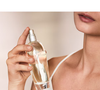 Criado em 1995 por Evelyn Lauder, o Estée Lauder Pleasures estabeleceu uma tendência de perfumes alegres e arejados, além de introduzir a proposta de fragrância Floral Puro. Segundo a marca, a criação busca reproduzir a luminosidade das flores logo após uma chuva de Primavera