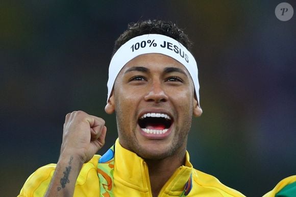 Neymar vai em busca da primeira Copa do Mundo pela 4ª vez seguida, enquanto alguns torcedores vão se prender à 'roupa da sorte'