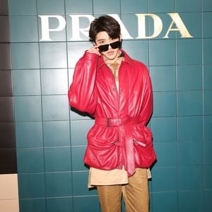 O astro chinês Cai Xu Kun foi acusado de pagar pelo aborto de uma mulher que teria engravidado dele e perdeu o contrato com a Prada