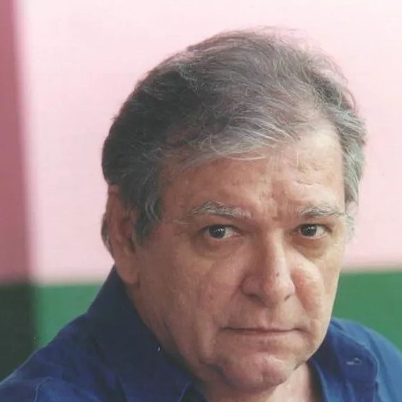 Pai de Dado Dolabella, Carlos Eduardo Dolabella morreu em 26 de maio de 2003 após mais de 100 dias de internação, por problemas renais e cardíacos