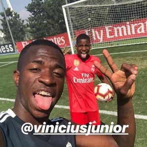 Suposta foto dos ‘Melhores Amigos’ do irmão de Vini Jr. com Virgínia e suas filhas cai na web e gera polêmica