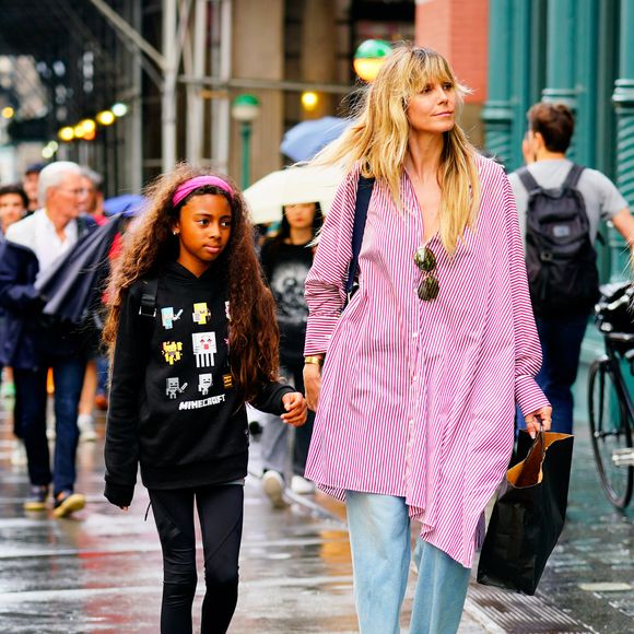 A cautela de Heidi Klum com a carreira das filhas também marcou o início da trajetória de Leni Klum: segundo o portal HELLO!, ela foi abordada por um olheiro aos 12 anos, mas só estreou como modelo aos 16, com autorização da mãe