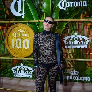 Show da Lady Gaga no Rio: Letícia Colin usou e abusou da transparência com um look super ousado