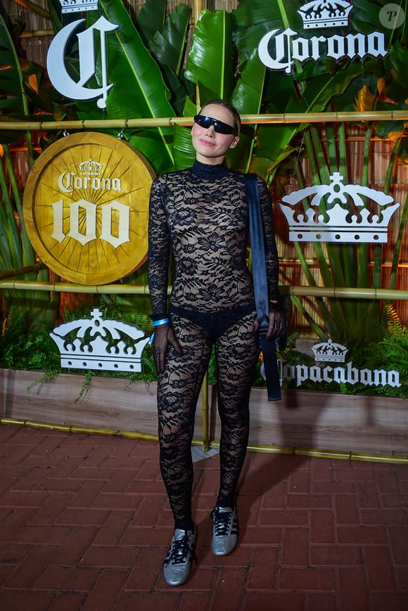 Show da Lady Gaga no Rio: Letícia Colin usou e abusou da transparência com um look super ousado