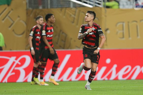 Mundial de Clubes 2025: Flamengo enviou 3 toneladas de bagagem para os EUA, incluindo chuteiras, calções e comidas típicas brasileiras