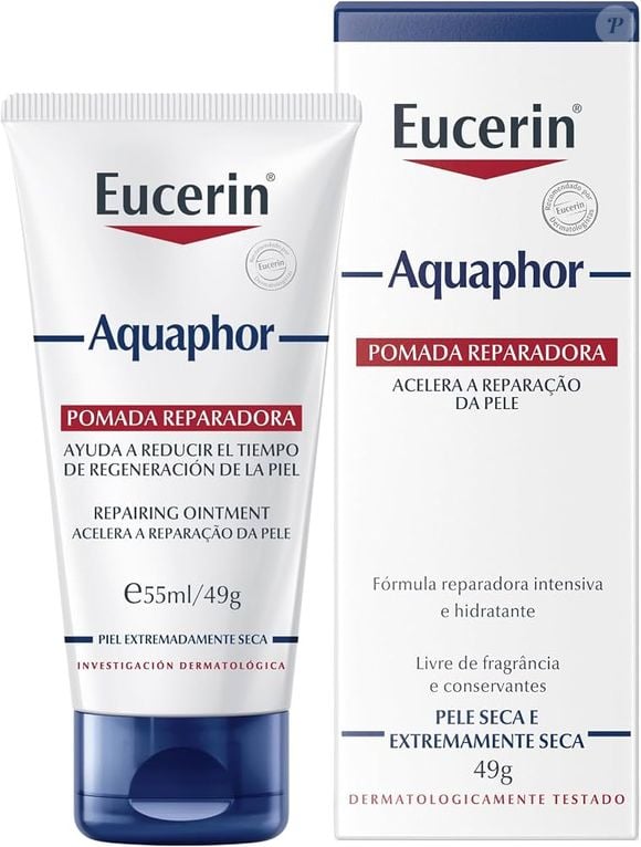 Hoje levo a pomada Aquaphor sempre na bolsa porque ela se tornou minha principal aliada contra o ressecamento e as rachaduras nos lábios