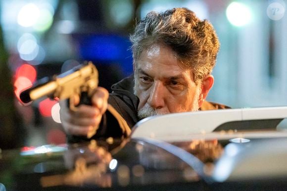 Vicente (Marcello Escorel) tenta novamente matar Paulinho (Romulo Estrela)