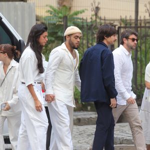 A ex-'BBB' e atriz Alane Dias é a atual namorada de Francisco Gil e o acompanhou na despedida a Preta Gil