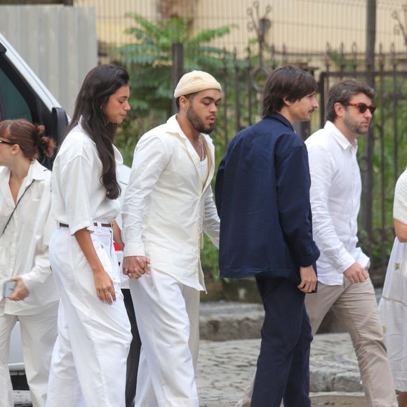 A ex-'BBB' e atriz Alane Dias é a atual namorada de Francisco Gil e o acompanhou na despedida a Preta Gil