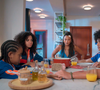 Álvaro Bilbao, neuropsicólogo: 'Se você ensinar seus filhos a irem bem arrumados para a escola, a comerem com os cotovelos fora da mesa, sentados e com a boca fechada, mas não lhes ensinar todos os dias a tratar bem os outros, você está ensinando boas maneiras, mas não educação'