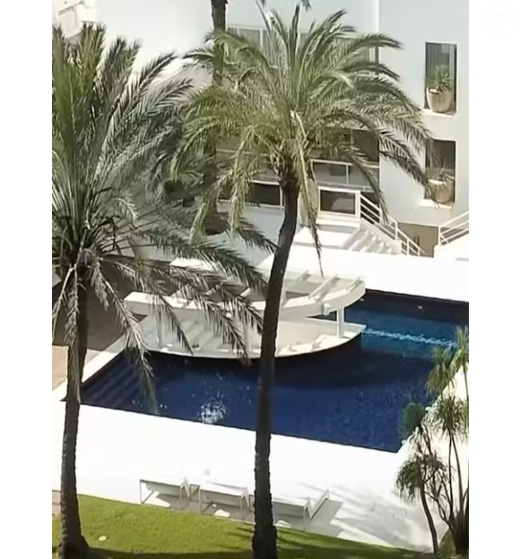 Piscina com raia de 25 metros na mansão de Ana Hickmann
