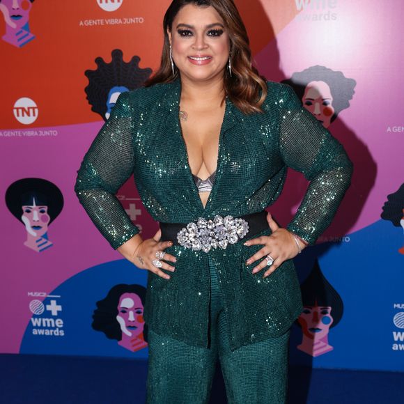 Para o Natal, vale apostar em macacões, como esse usado por Preta Gil, repleto de brilhos.